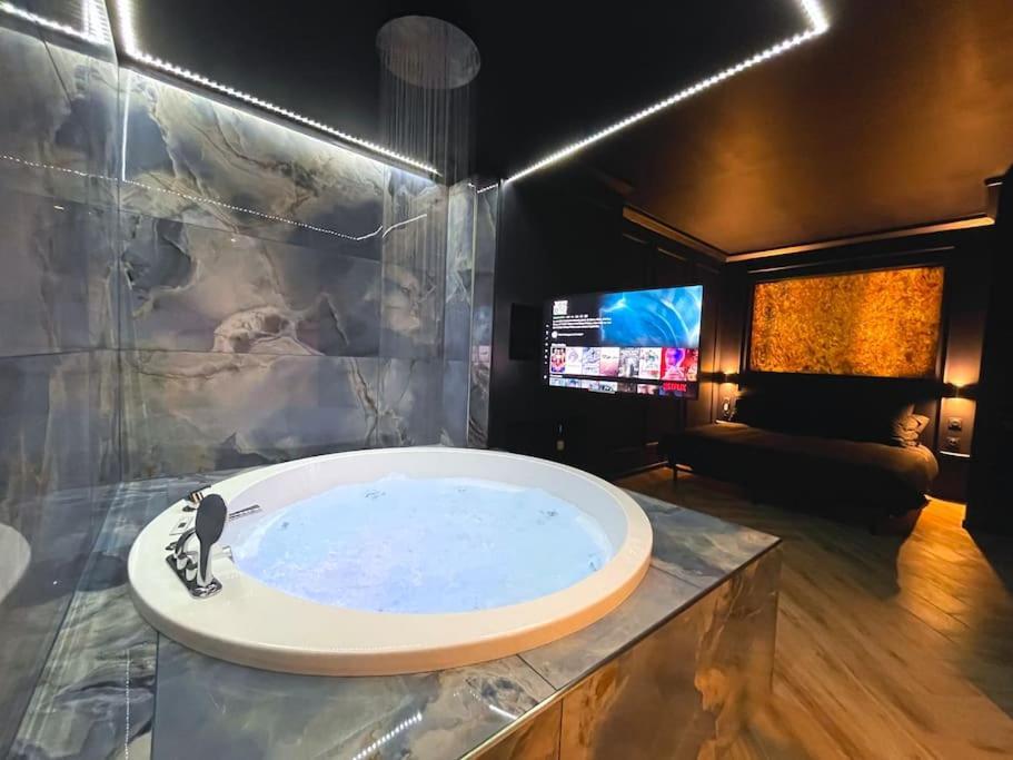 Myinsolite-L'Onyx Vauvert Exterior foto